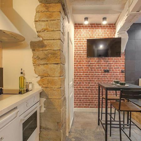 Industrial-Style Studio With Bathtub, Vieux-里昂 外观 照片
