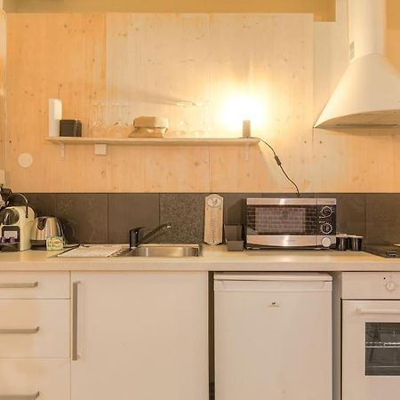 Industrial-Style Studio With Bathtub, Vieux-里昂 外观 照片