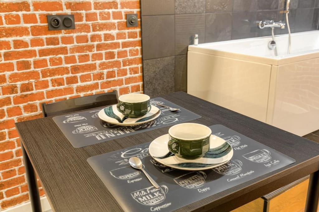Industrial-Style Studio With Bathtub, Vieux-里昂 外观 照片