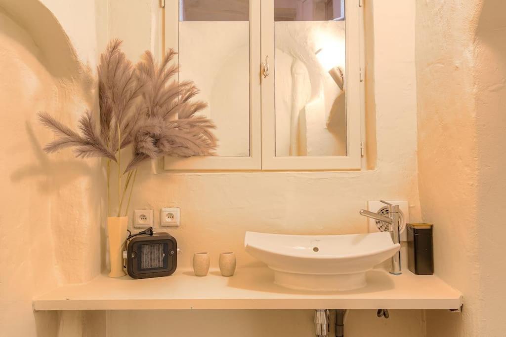 Industrial-Style Studio With Bathtub, Vieux-里昂 外观 照片